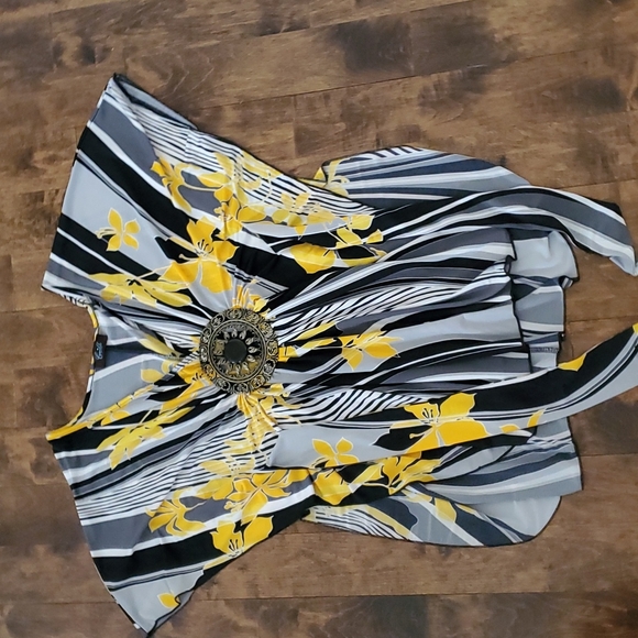 Camille fashion top with decorative desine size L - Picture 2 of 4